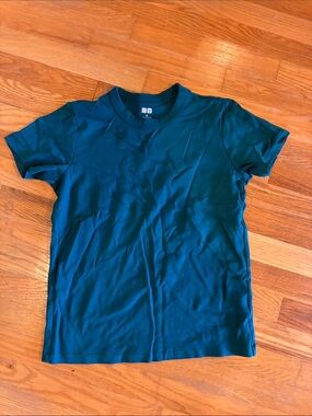 Uniqlo teal tee